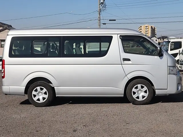 トヨタ ハイエース CBA-TRH214W(2WD)の写真8
