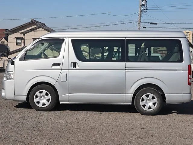 トヨタ ハイエース CBA-TRH214W(2WD)の写真9
