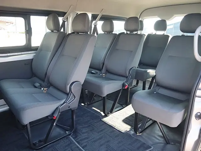 トヨタ ハイエース CBA-TRH214W(2WD)の写真13