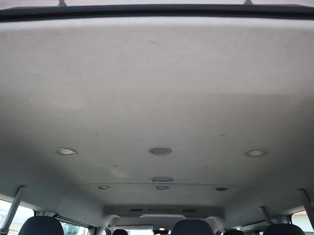 トヨタ ハイエース CBA-TRH214W(2WD)の写真15