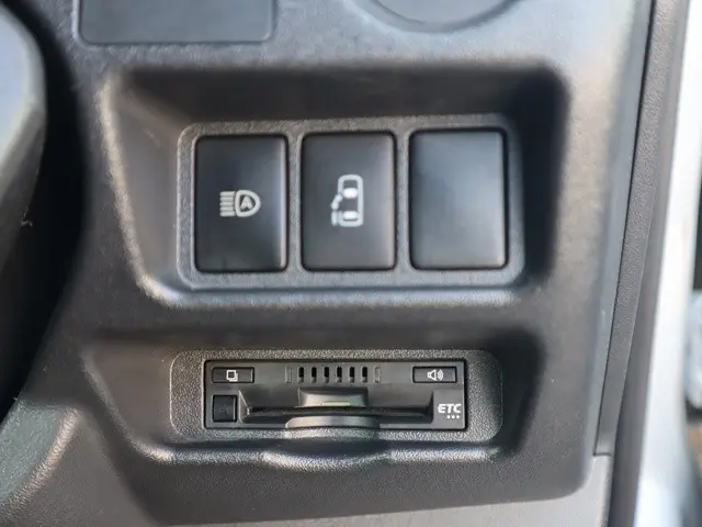 トヨタ ハイエース CBA-TRH214W(2WD)の写真36