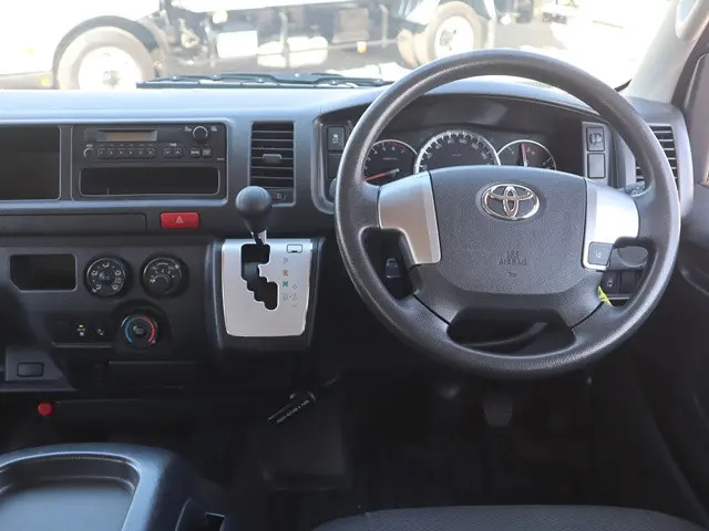 トヨタ ハイエース CBA-TRH214W(2WD)の写真39