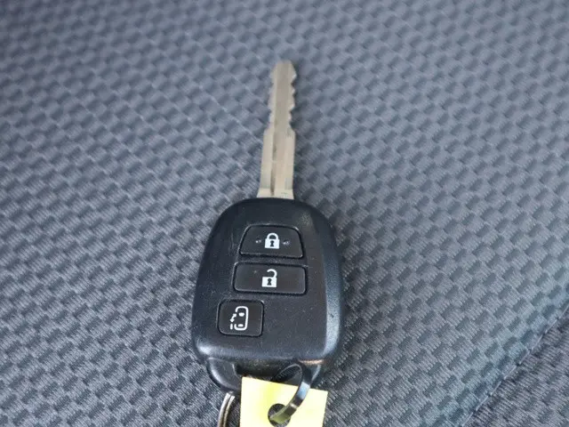 トヨタ ハイエース CBA-TRH214W(2WD)の写真40