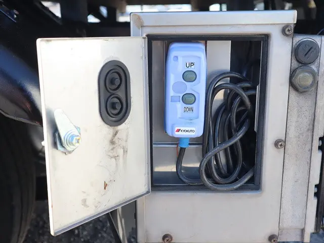 三菱 キャンター 2RG-FBA20(2WD)の写真15