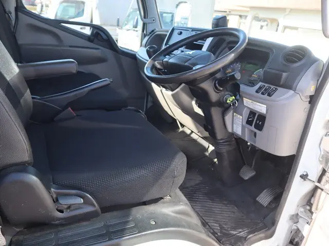 三菱 キャンター 2RG-FBA20(2WD)の写真32