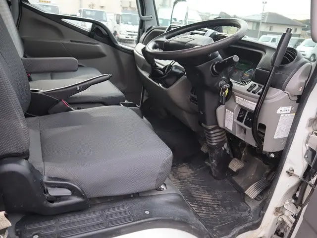 三菱 キャンター 2PG-FBA60(2WD)の写真31