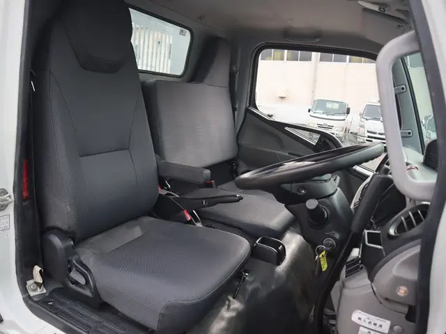 三菱 キャンター 2PG-FBA60(2WD)の写真32