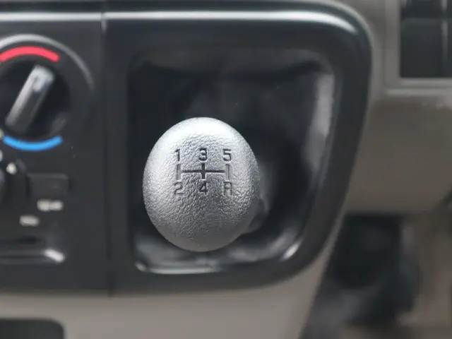 スズキ エブリイ EBD-DA17V(4WD)の写真39