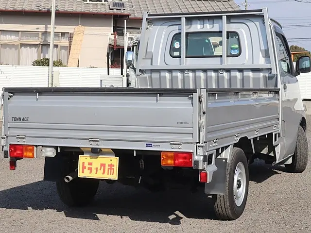 トヨタ タウンエーストラック DBF-S402U(2WD)の写真5