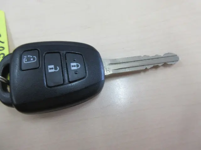 トヨタ ハイエース 3BA-TRH214W(2WD)の写真5