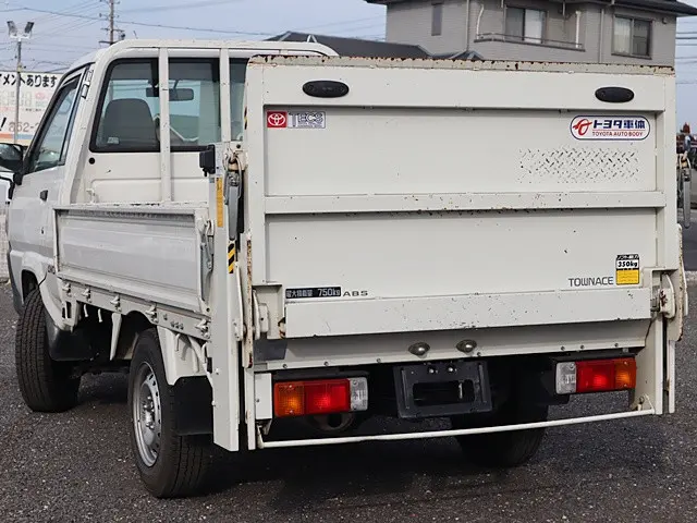 トヨタ タウンエーストラック GK-KM80(4WD)の写真2