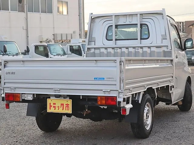 トヨタ ライトエーストラック DBF-S402U(2WD)の写真5