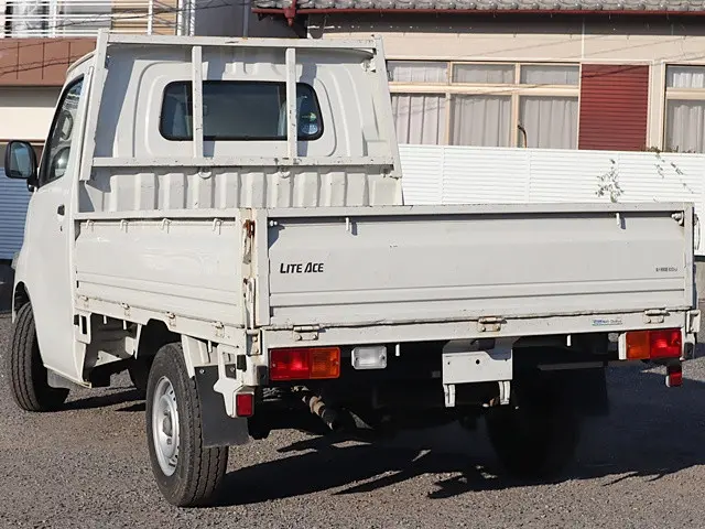 トヨタ ライトエーストラック DBF-S402U(2WD)の写真2