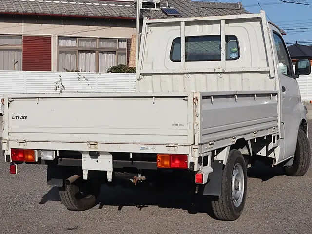 トヨタ ライトエーストラック DBF-S402U(2WD)の写真3