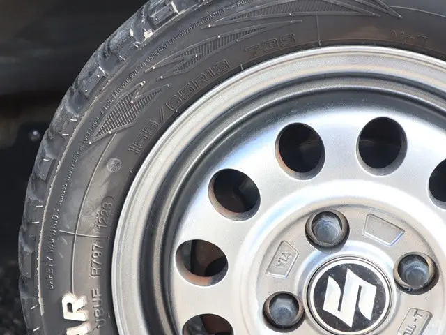 スズキ エブリイ EBD-DA17V(4WD)の写真22