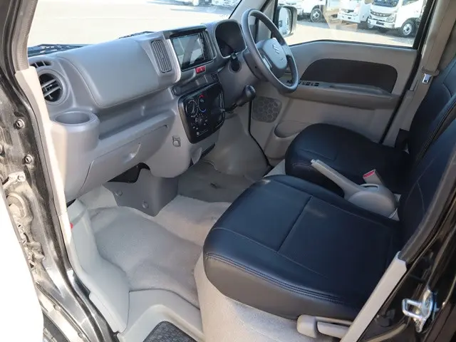 スズキ エブリイ EBD-DA17V(4WD)の写真33