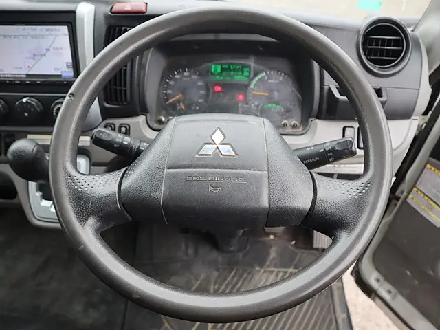 三菱 キャンター 2PG-FEBS0(2WD)の写真4