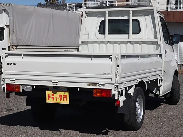 トヨタ タウンエーストラック 5BF-S403U(2WD)の写真5