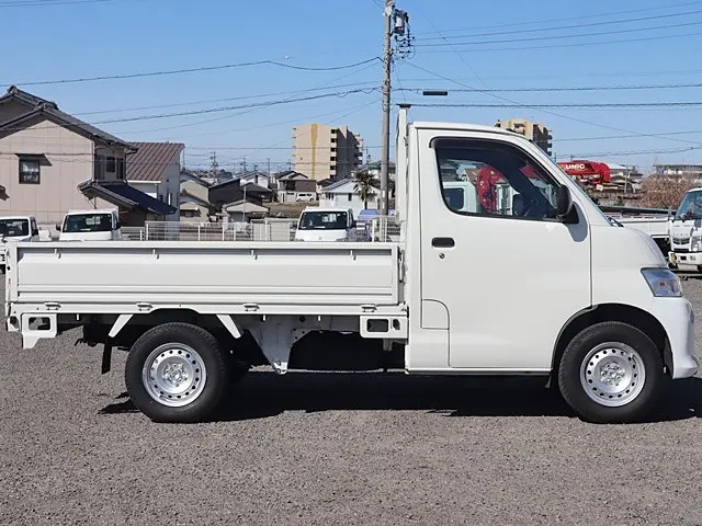 トヨタ タウンエーストラック 5BF-S403U(2WD)の写真8