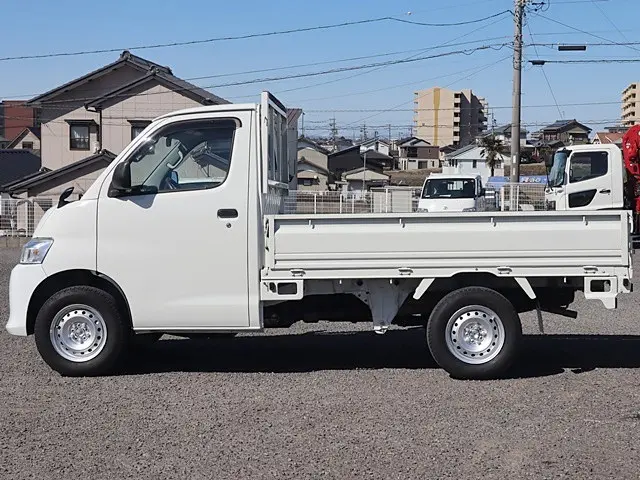 トヨタ タウンエーストラック 5BF-S403U(2WD)の写真9