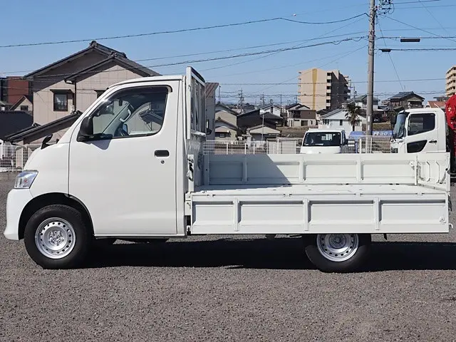 トヨタ タウンエーストラック 5BF-S403U(2WD)の写真13