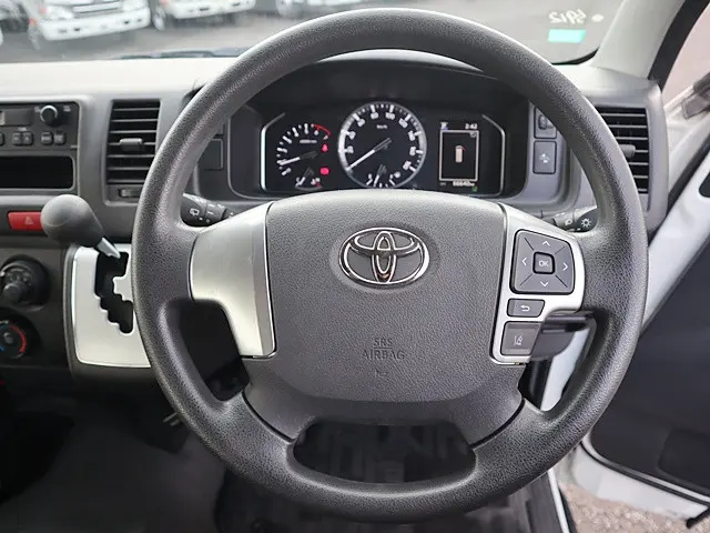 トヨタ ハイエース 3BA-TRH214W(2WD)の写真4