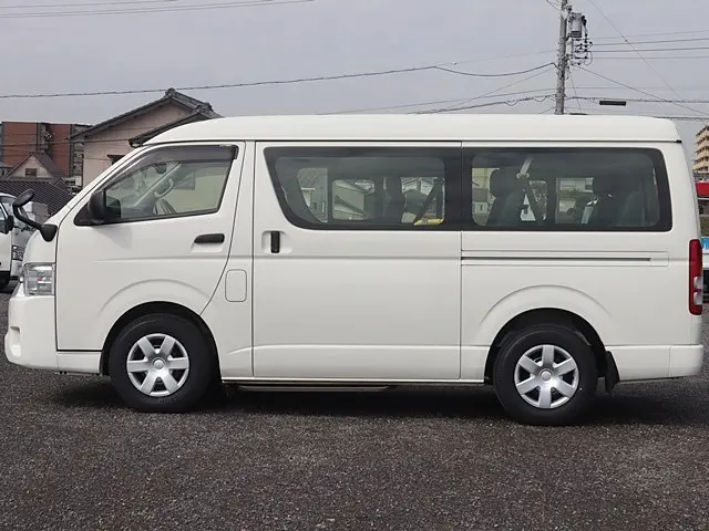 トヨタ ハイエース 3BA-TRH214W(2WD)の写真9