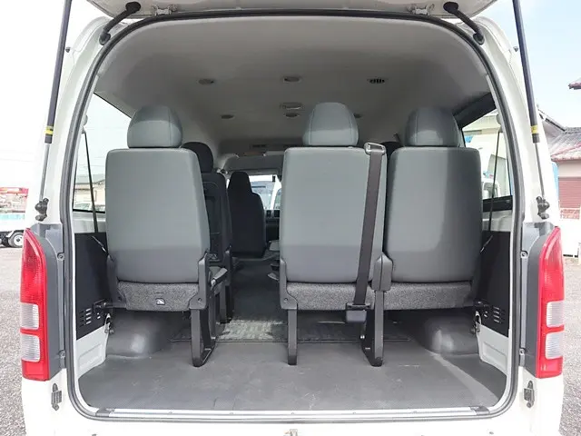 トヨタ ハイエース 3BA-TRH214W(2WD)の写真12
