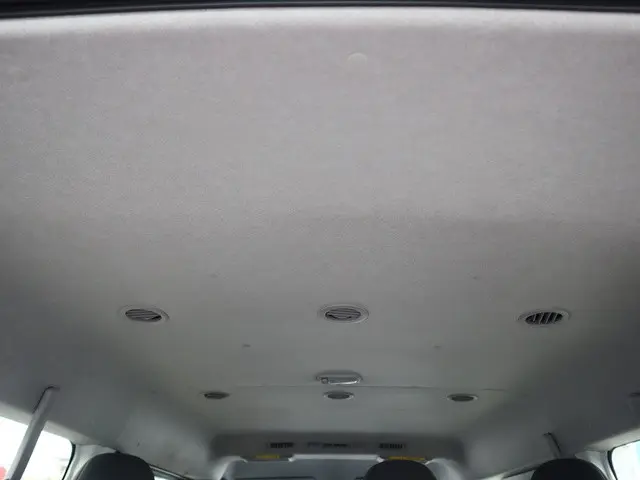 トヨタ ハイエース 3BA-TRH214W(2WD)の写真13