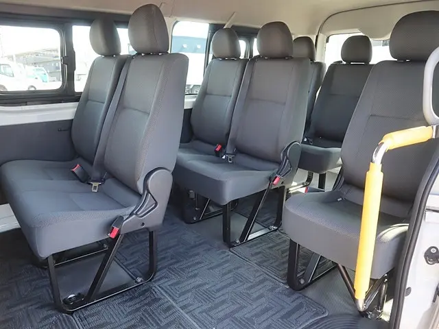 トヨタ ハイエース 3BA-TRH214W(2WD)の写真14