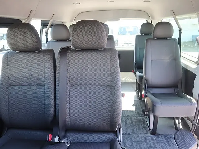トヨタ ハイエース 3BA-TRH214W(2WD)の写真15