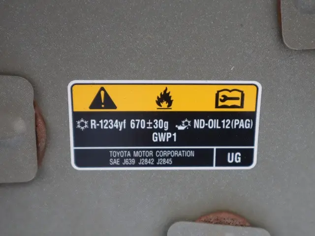 トヨタ ハイエース 3BA-TRH214W(2WD)の写真20