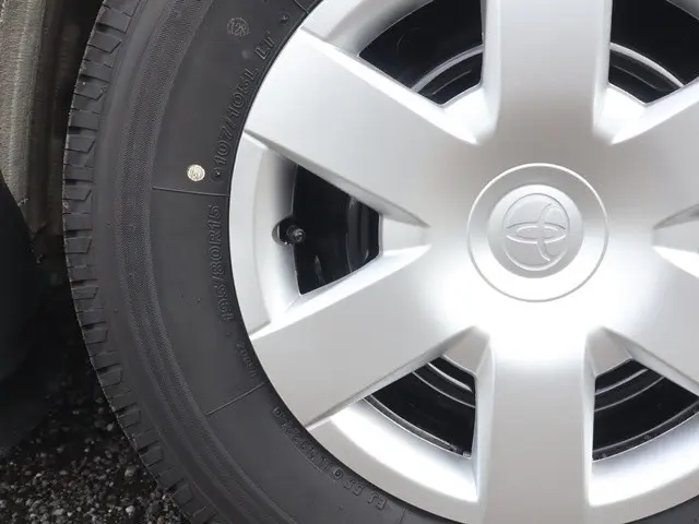 トヨタ ハイエース 3BA-TRH214W(2WD)の写真24