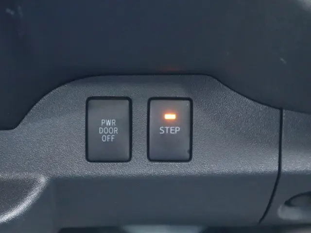 トヨタ ハイエース 3BA-TRH214W(2WD)の写真41