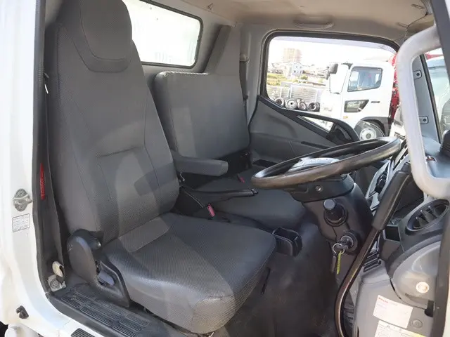三菱 キャンター 2PG-FBA60(2WD)の写真32