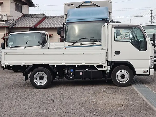 いすゞ エルフ 2RG-NHR88A(2WD)の写真8