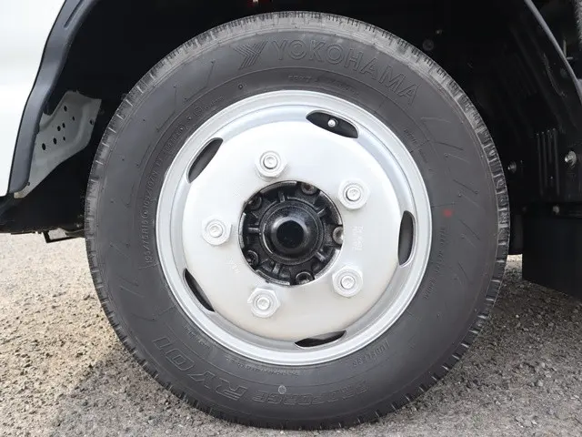 いすゞ エルフ 2RG-NHR88A(2WD)の写真24