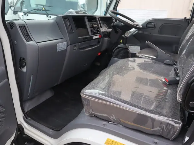 いすゞ エルフ 2RG-NHR88A(2WD)の写真32