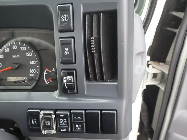 いすゞ エルフ 2RG-NHR88A(2WD)の写真38