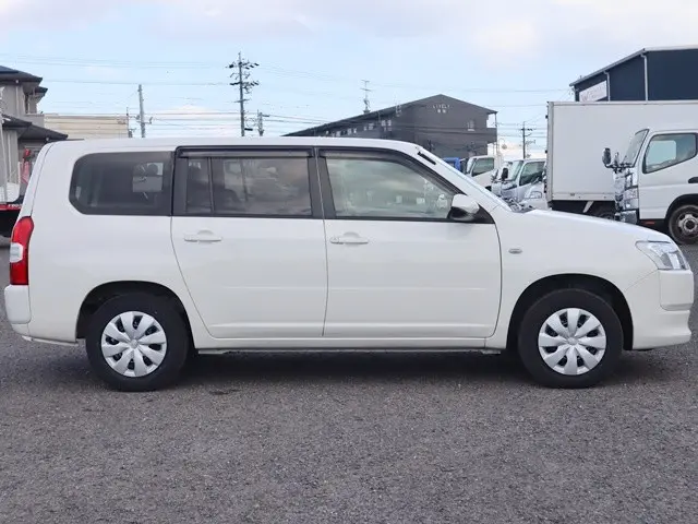 トヨタ プロボックスバン 3BE-NCP165V(4WD)の写真8