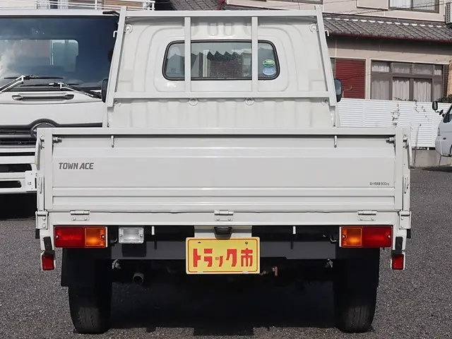 トヨタ タウンエーストラック 5BF-S403U(2WD)の写真6