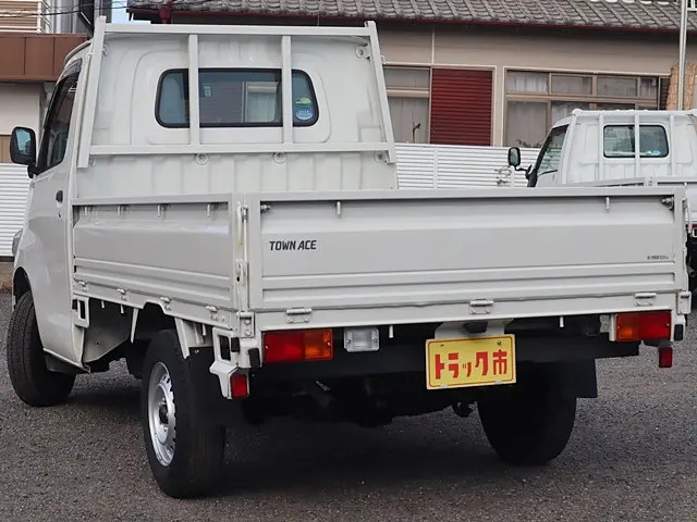 トヨタ タウンエーストラック 5BF-S403U(2WD)の写真7