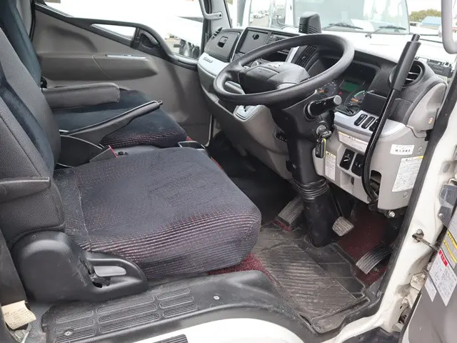三菱 キャンター 2PG-FBA60(2WD)の写真31