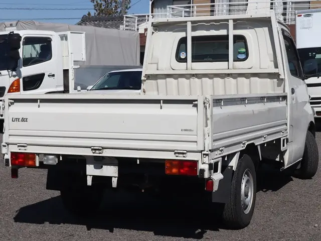 トヨタ ライトエーストラック DBF-S402U(2WD)の写真2