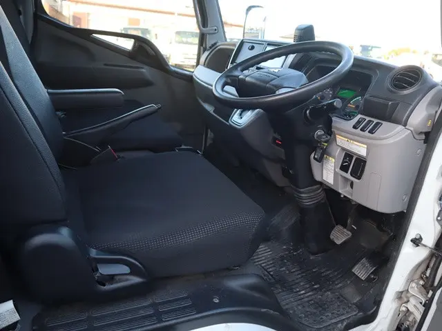 三菱 キャンター 2TG-FBA00(2WD)の写真30