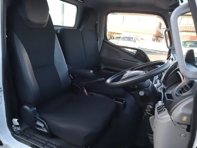 三菱 キャンター 2TG-FBA00(2WD)の写真31