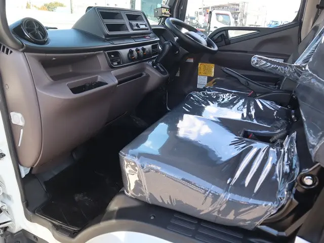 三菱 キャンター 2RG-FEAV0(2WD)の写真37