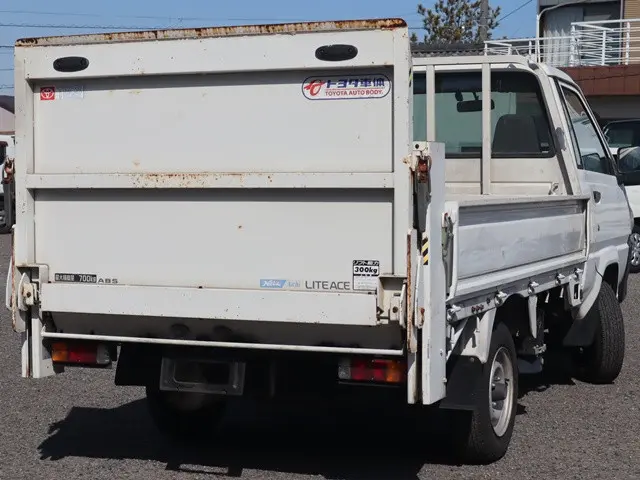 トヨタ ライトエーストラック GK-KM70(2WD)の写真2