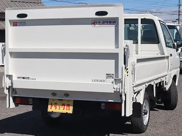 トヨタ ライトエーストラック GK-KM70(2WD)の写真5
