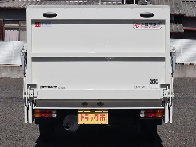 トヨタ ライトエーストラック GK-KM70(2WD)の写真6